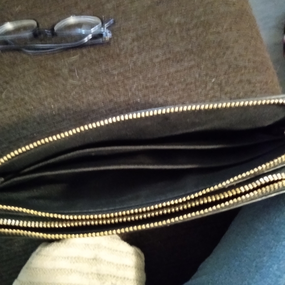 NWT COACH DOUBLE ZIPPER LARGE WRISTLET - Picture 2 of 4